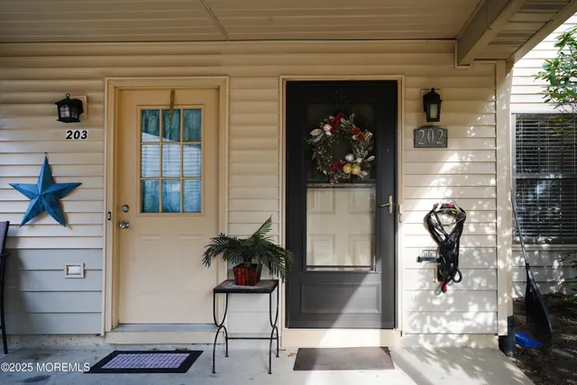 $240,000 | 202 Owl's Nest Court, Jackson, NJ 08527