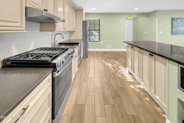 $240,000 | 202 Owl's Nest Court, Jackson, NJ 08527