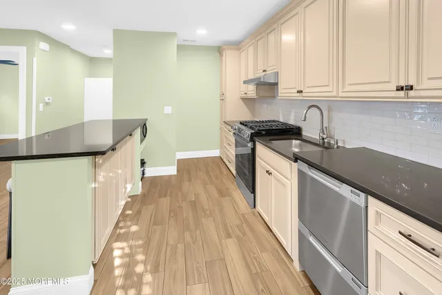 $240,000 | 202 Owl's Nest Court, Jackson, NJ 08527