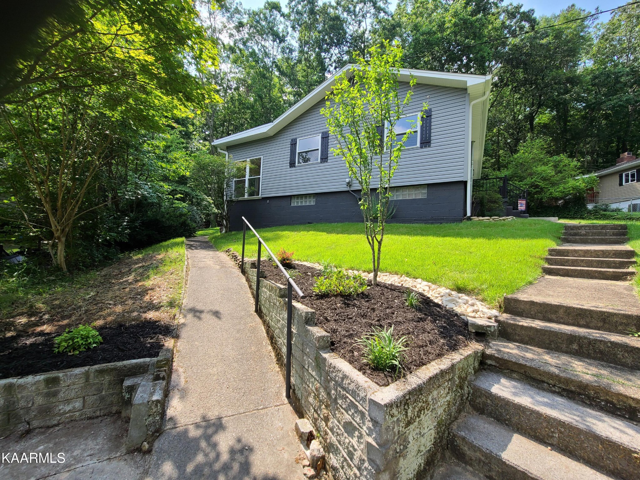 121 Taylor Road Oak Ridge, TN 37830 - Photo 3 of 50 a view of a house with backyard and garden