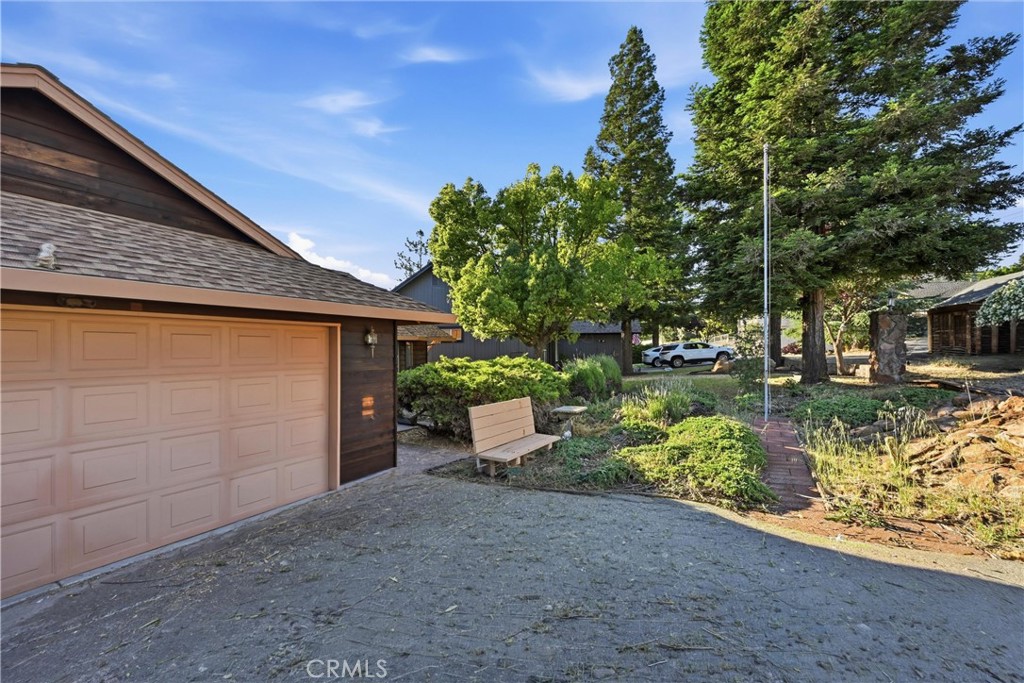 17153 Squirrel Hill Road Hidden Valley Lake, CA 95467 - Photo 2 of 34 Custom bench