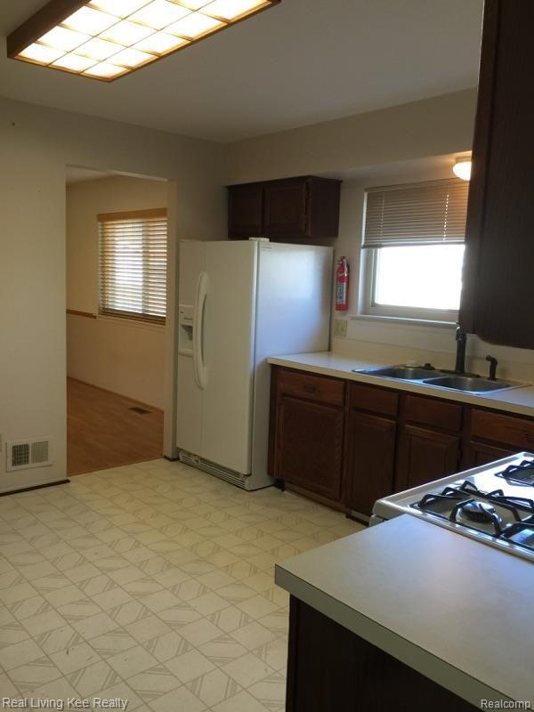 5289 Old Cove Road Clarkston, MI 48346 - Photo 6 of 16 IMG_0305.jpg