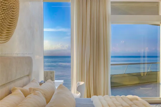 a view of livingroom with furniture