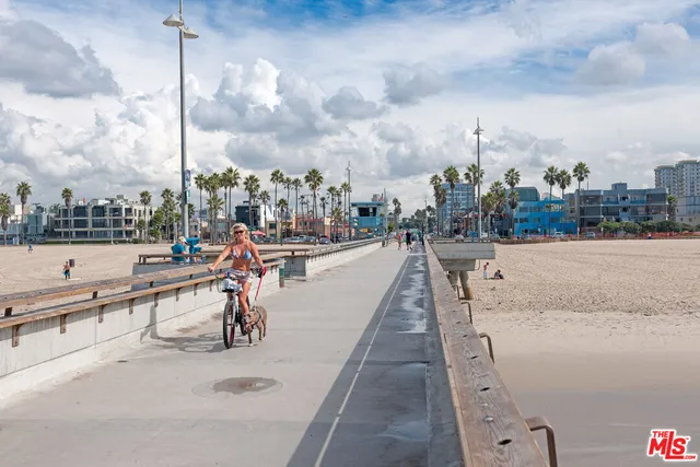 a view of a terrace with sky view