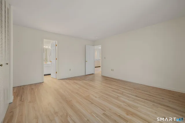 $329,000 | 310 Boston Post Road, Unit 90, Waterford, CT 06385