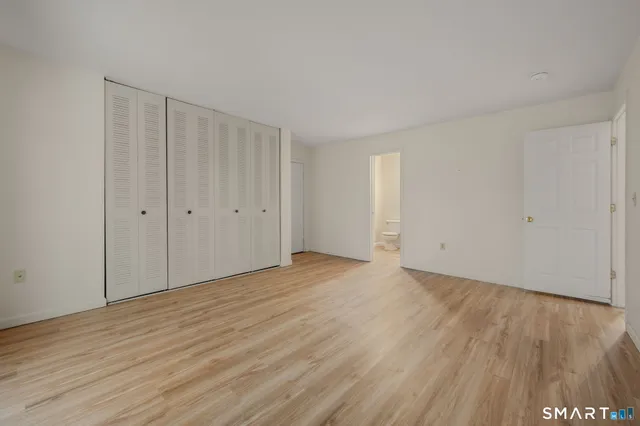 $329,000 | 310 Boston Post Road, Unit 90, Waterford, CT 06385