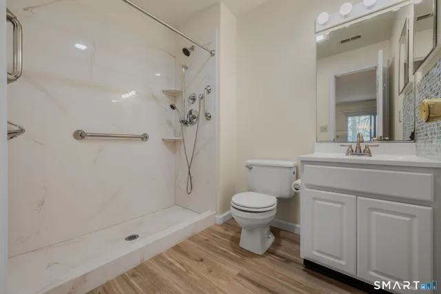 $329,000 | 310 Boston Post Road, Unit 90, Waterford, CT 06385