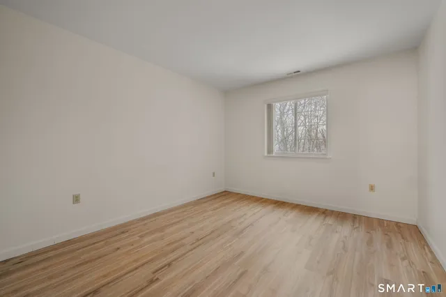 $329,000 | 310 Boston Post Road, Unit 90, Waterford, CT 06385