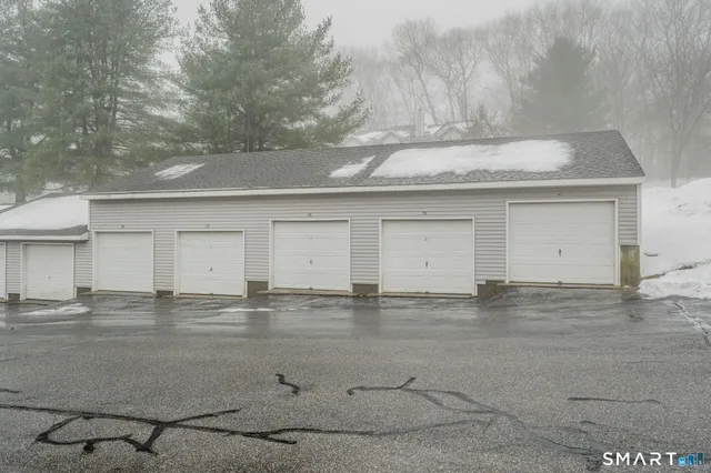 $329,000 | 310 Boston Post Road, Unit 90, Waterford, CT 06385