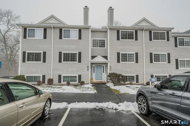$329,000 | 310 Boston Post Road, Unit 90, Waterford, CT 06385