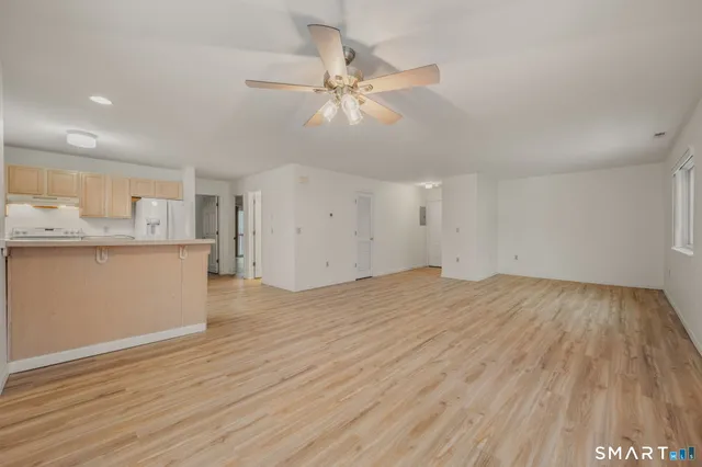 $329,000 | 310 Boston Post Road, Unit 90, Waterford, CT 06385