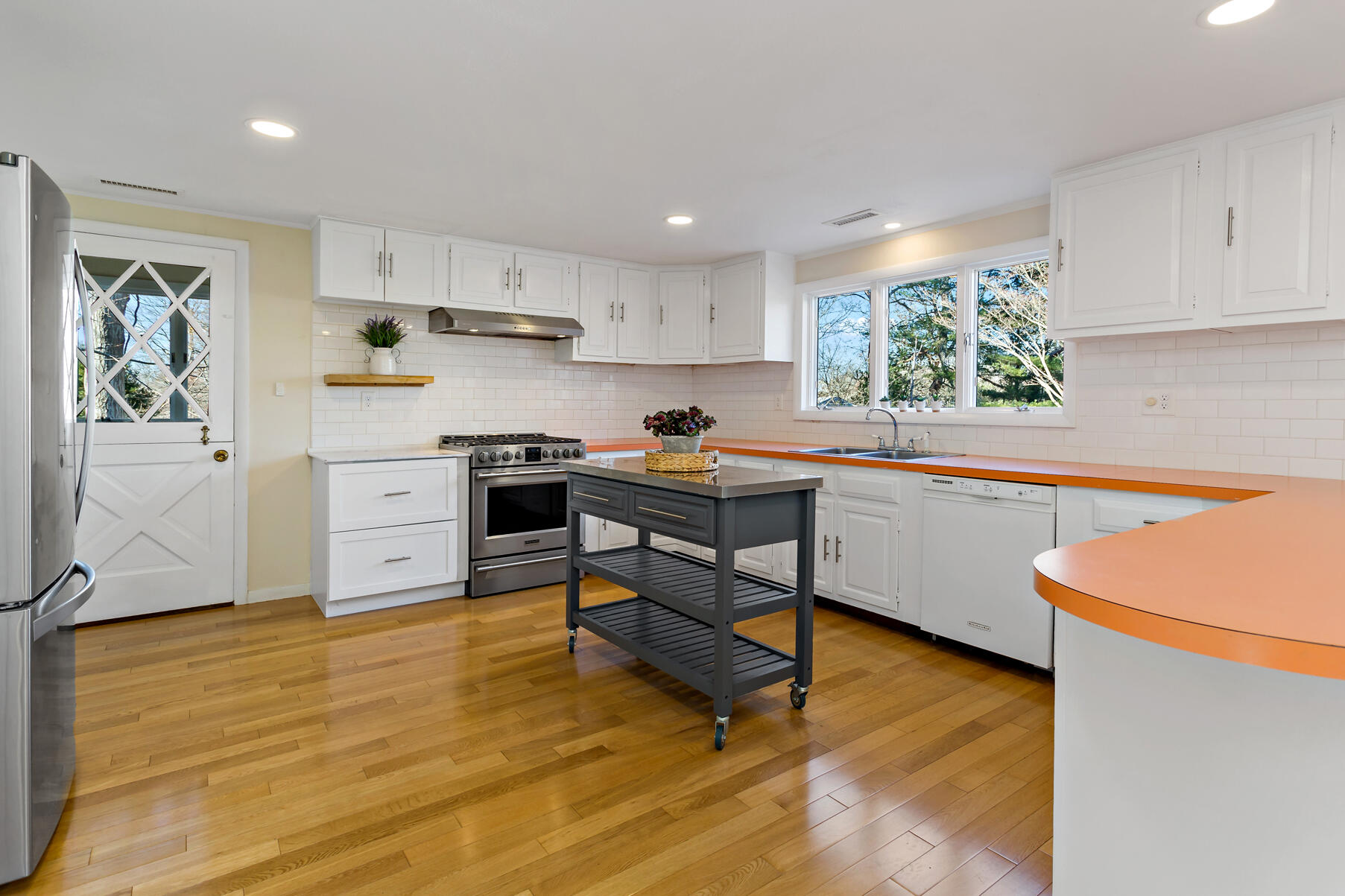 320 County Road Bourne, MA 02532 - Photo 9 of 27 015_320County_112524