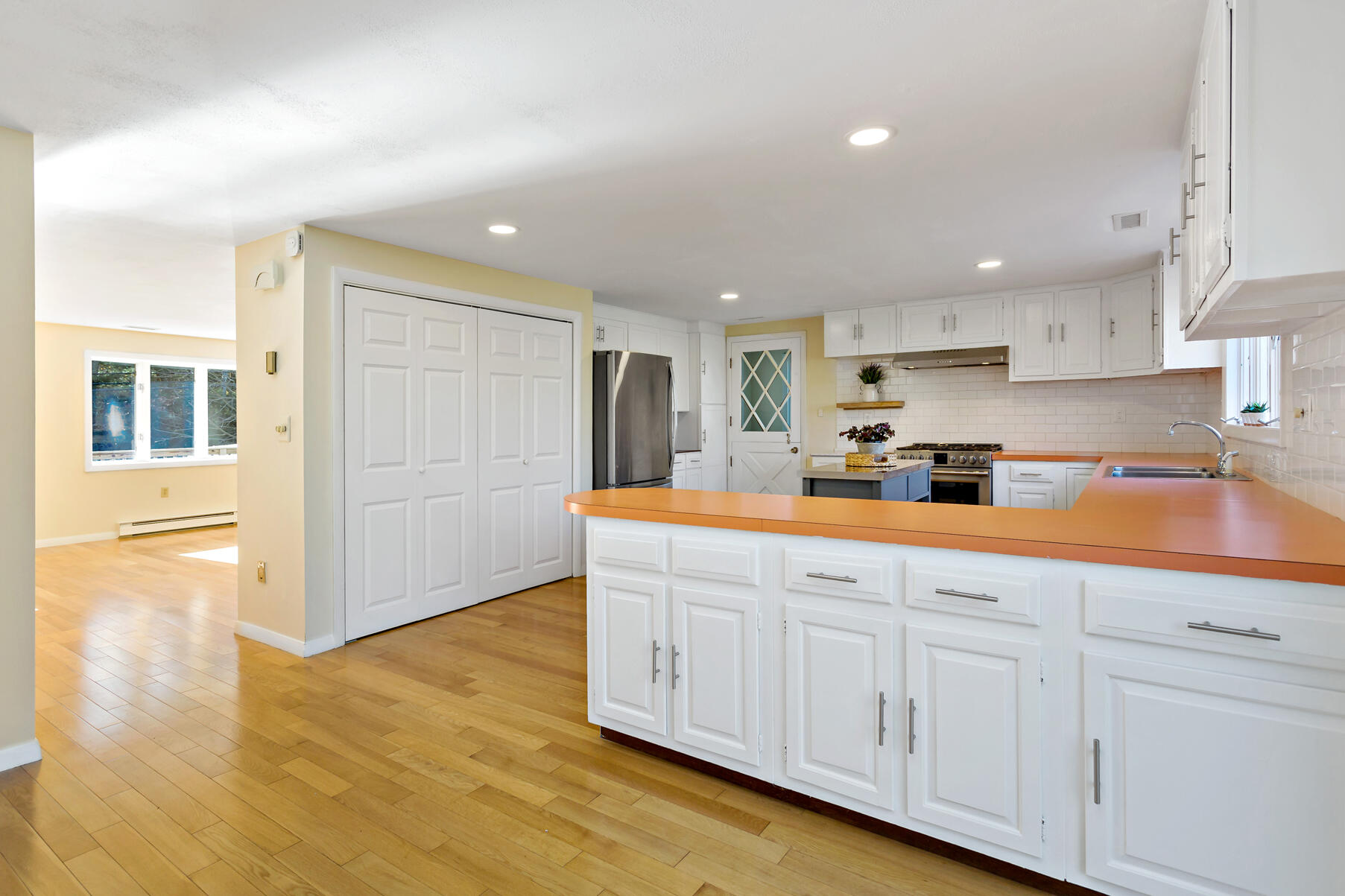 320 County Road Bourne, MA 02532 - Photo 10 of 27 014_320County_112524