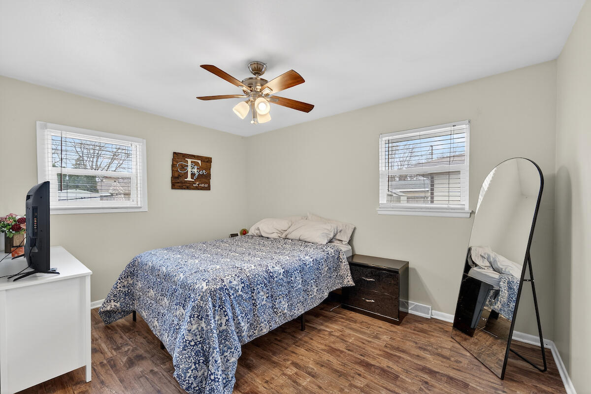 24 Oregon Street Racine, WI 53405 - Photo 11 of 30 Master bedroom