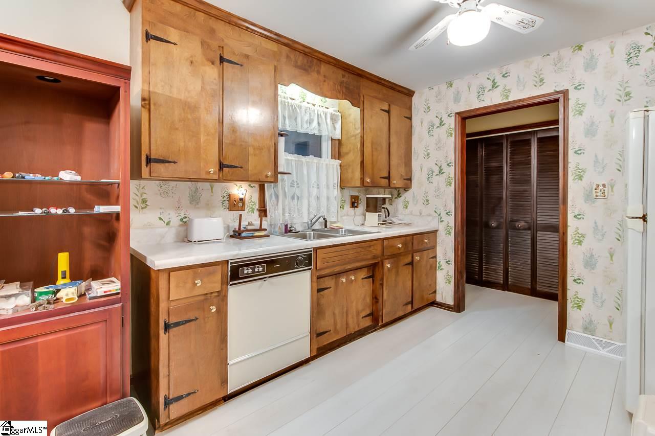 15 Nottingham Road Greenville, SC 29607 - Photo 12 of 24