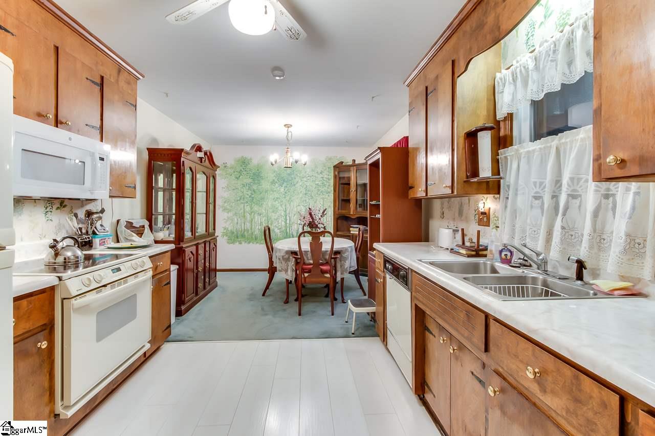 15 Nottingham Road Greenville, SC 29607 - Photo 10 of 24
