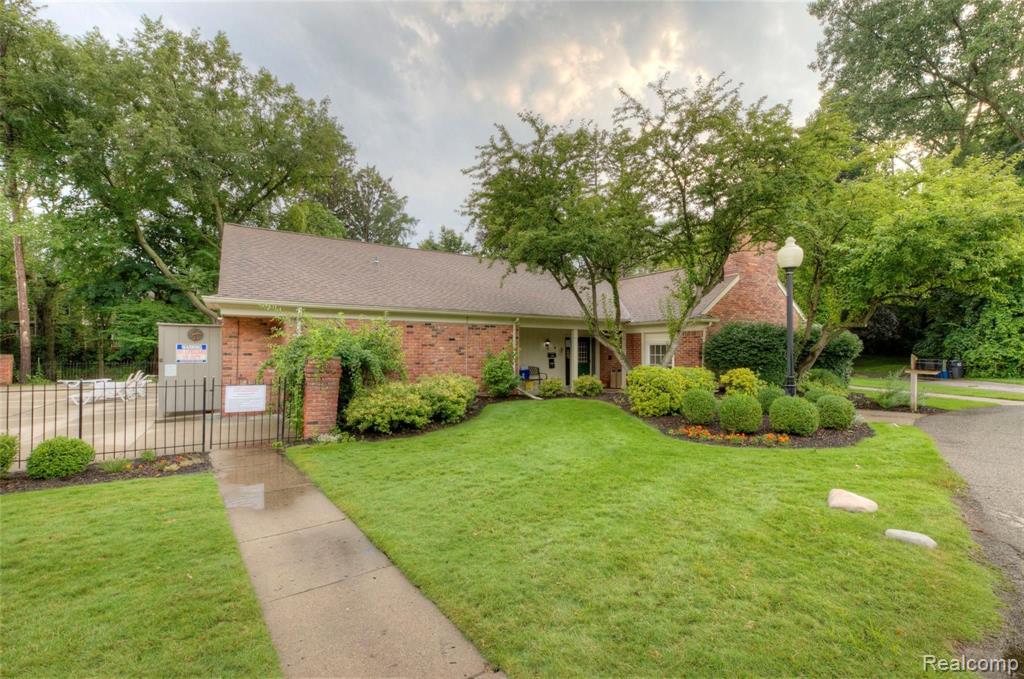 1161 Pine Ridge Court, Unit 143 Rochester Hills, MI 48306 - Photo 34 of 45
