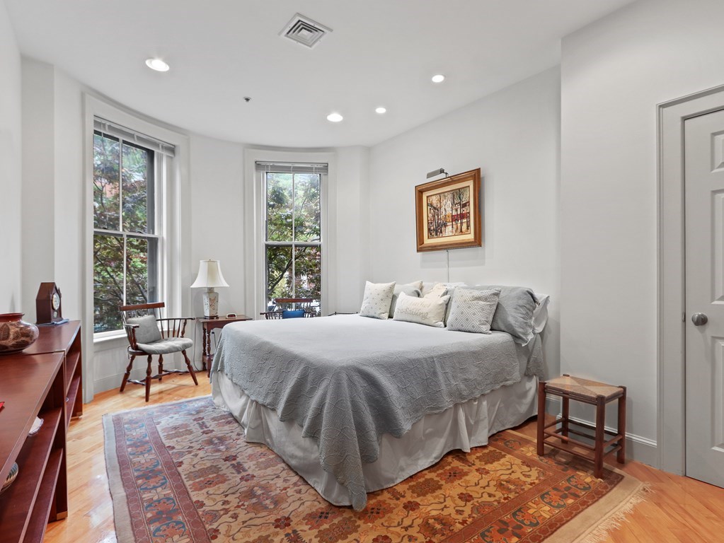50-52 Rutland Square, Unit 3 Boston, MA 02118 - Photo 11 of 21 Gallery Image 11