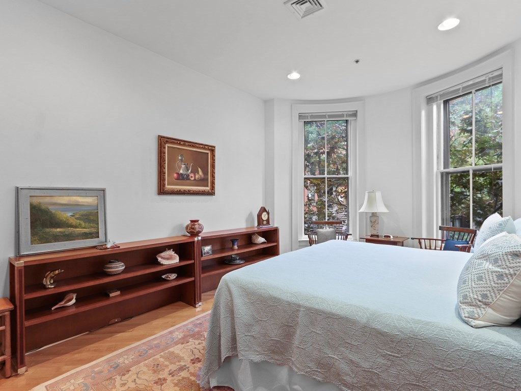 50-52 Rutland Square, Unit 3 Boston, MA 02118 - Photo 12 of 21 Gallery Image 12