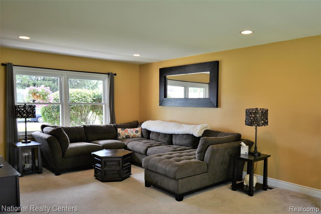 32308 Red Clover Road Farmington Hills, MI 48334 - Photo 10 of 37