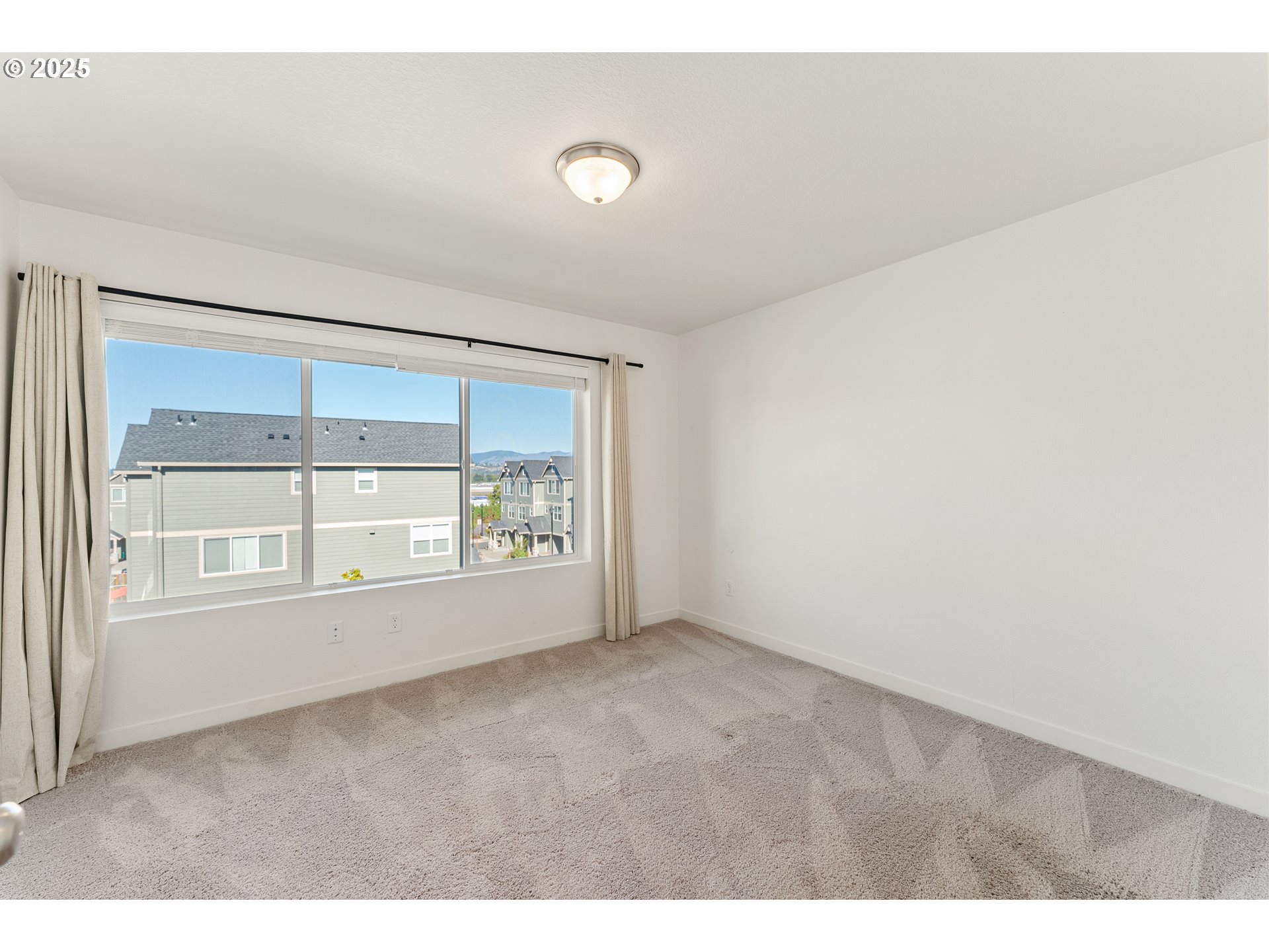 988 Southwest 2nd Way Troutdale, OR 97060 - Photo 13 of 23 Primary Bedroom