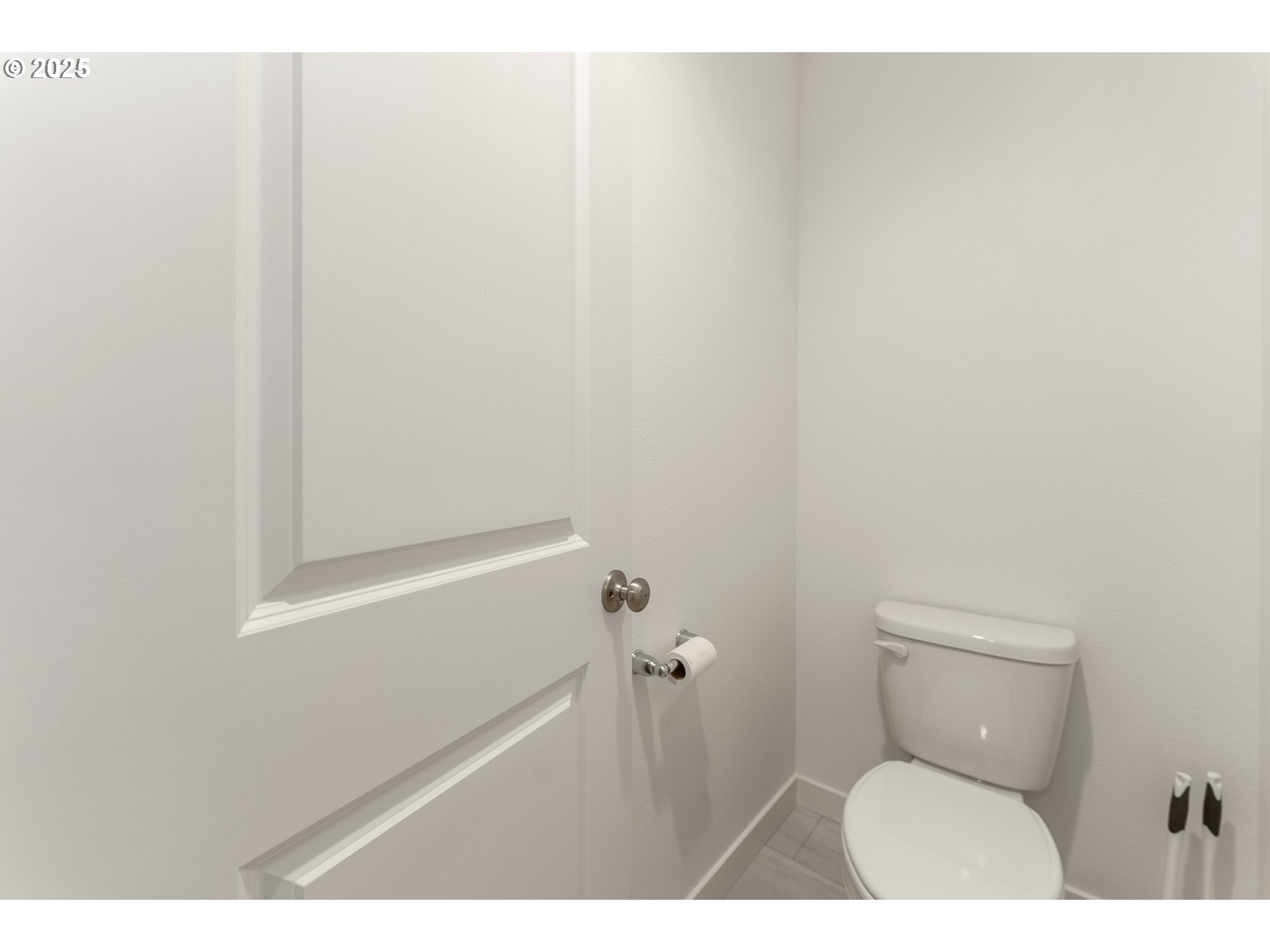 988 Southwest 2nd Way Troutdale, OR 97060 - Photo 16 of 23 Bathroom