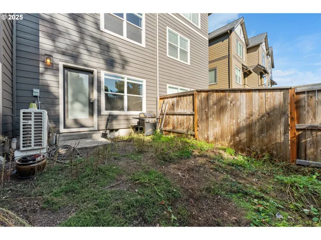 $375,000 | 988 Southwest 2nd Way, Troutdale, OR 97060