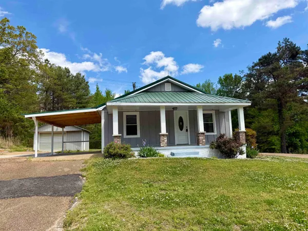 $169,900 | 1135 West Cherry Avenue, Selmer, TN 38375