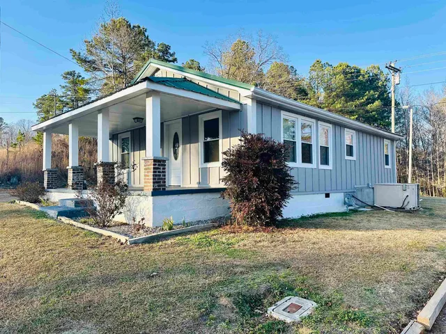 $169,900 | 1135 West Cherry Avenue, Selmer, TN 38375