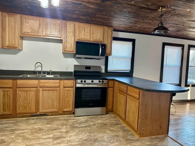 $169,900 | 1135 West Cherry Avenue, Selmer, TN 38375