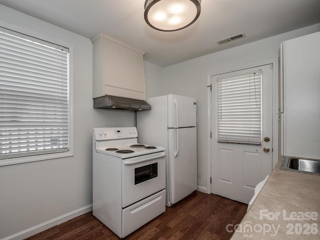 5111 Valley Stream Road Charlotte, NC 28209 - Photo 9 of 18