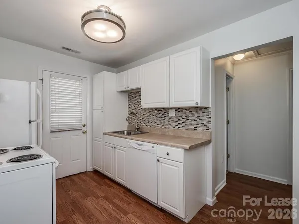 $1,600 | 5111 Valley Stream Road, Charlotte, NC 28209