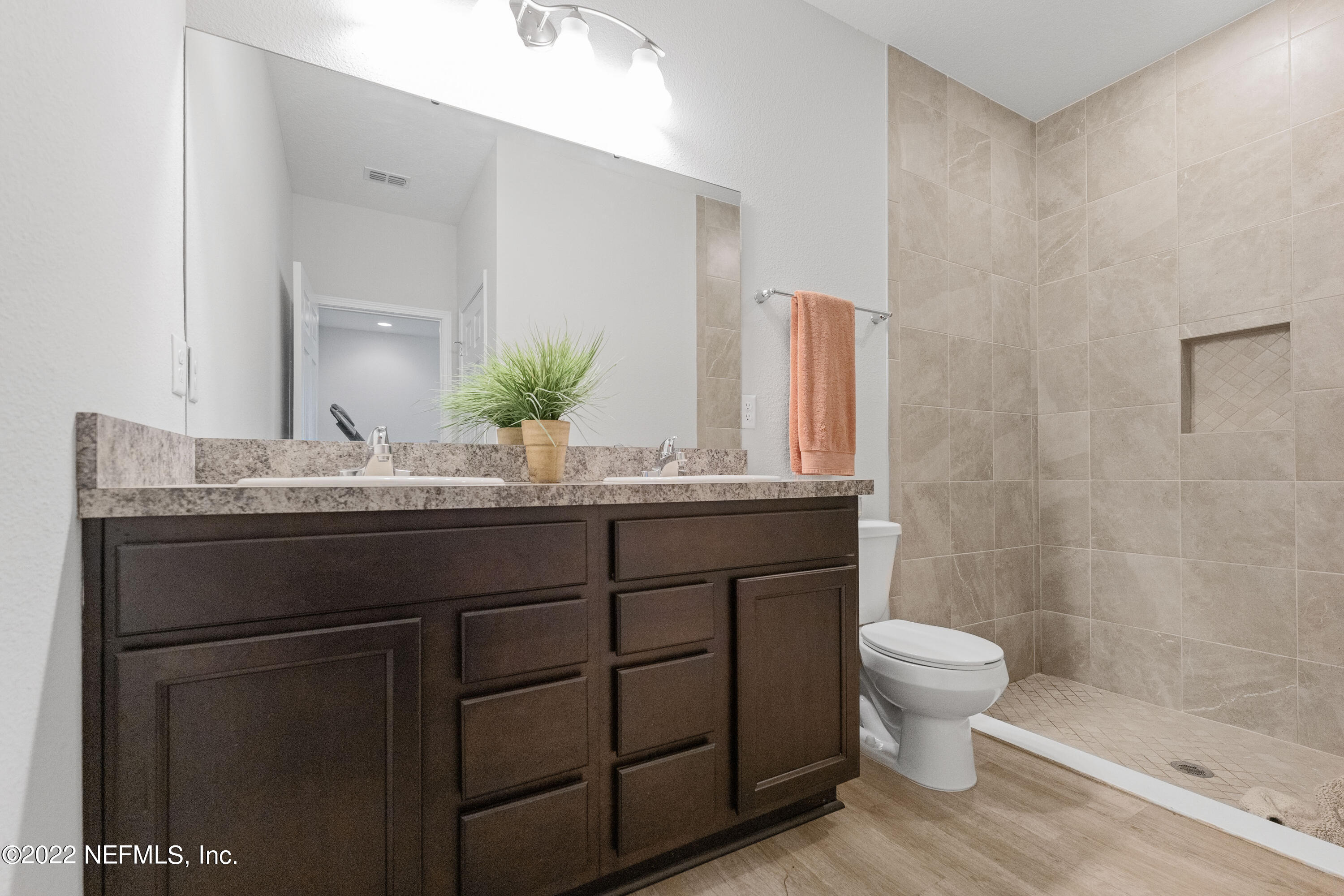 2061 Alley Road Jacksonville, FL 32233 - Photo 9 of 26 Owner's Bathroom