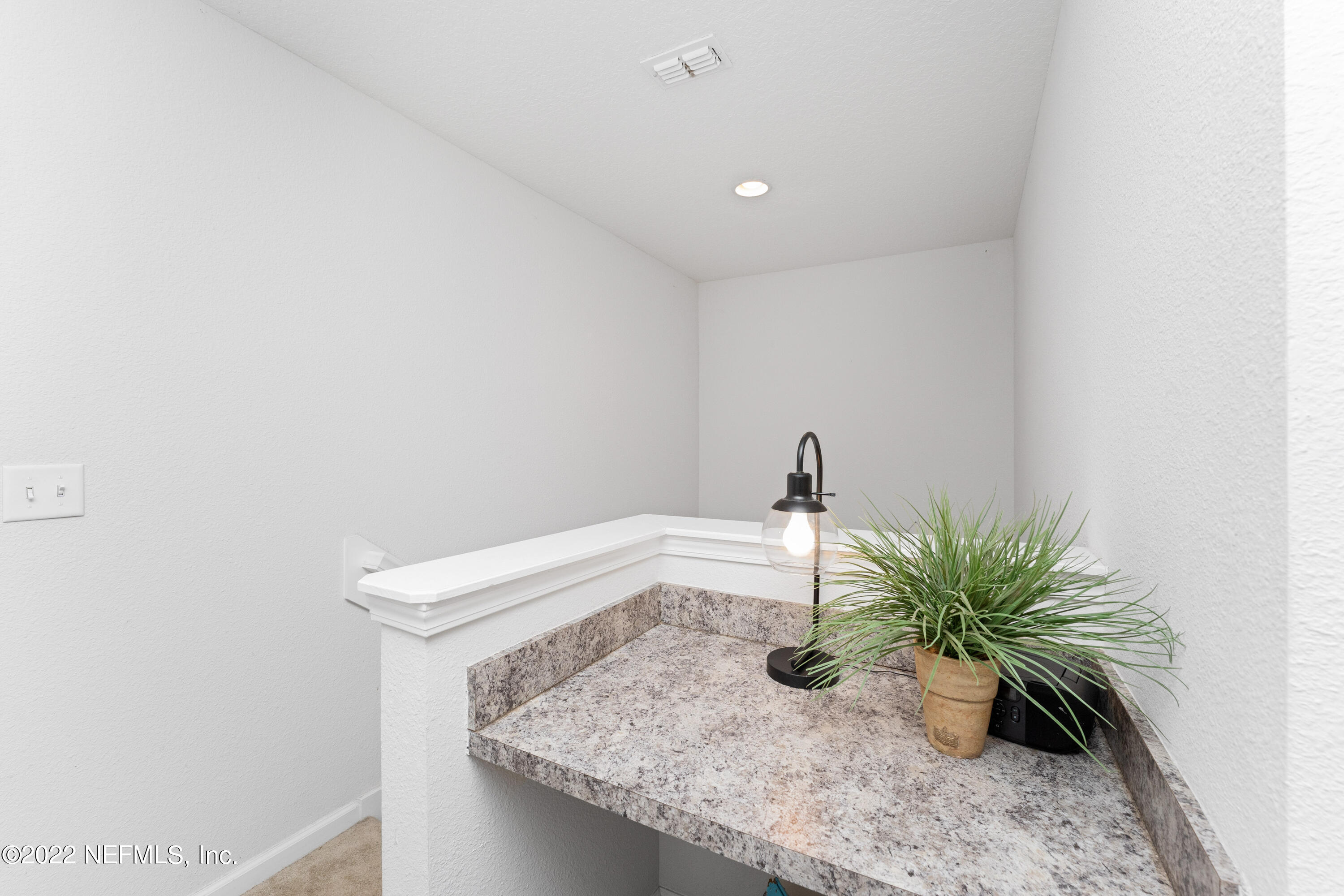 2061 Alley Road Jacksonville, FL 32233 - Photo 10 of 26 Desk area