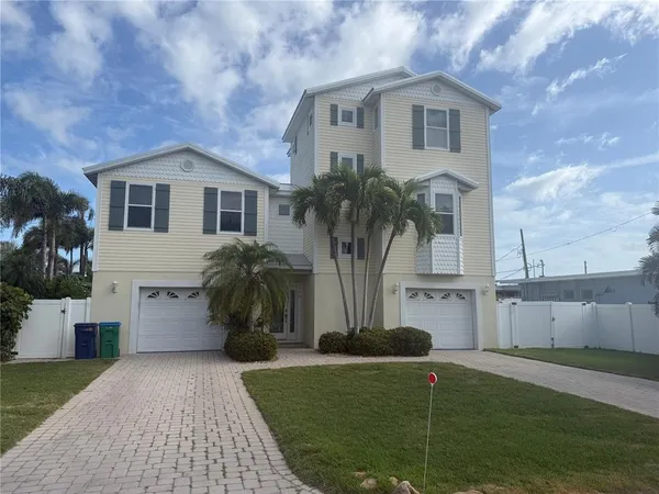 $1,800,000 | 308 55th Street, Holmes Beach, FL 34217