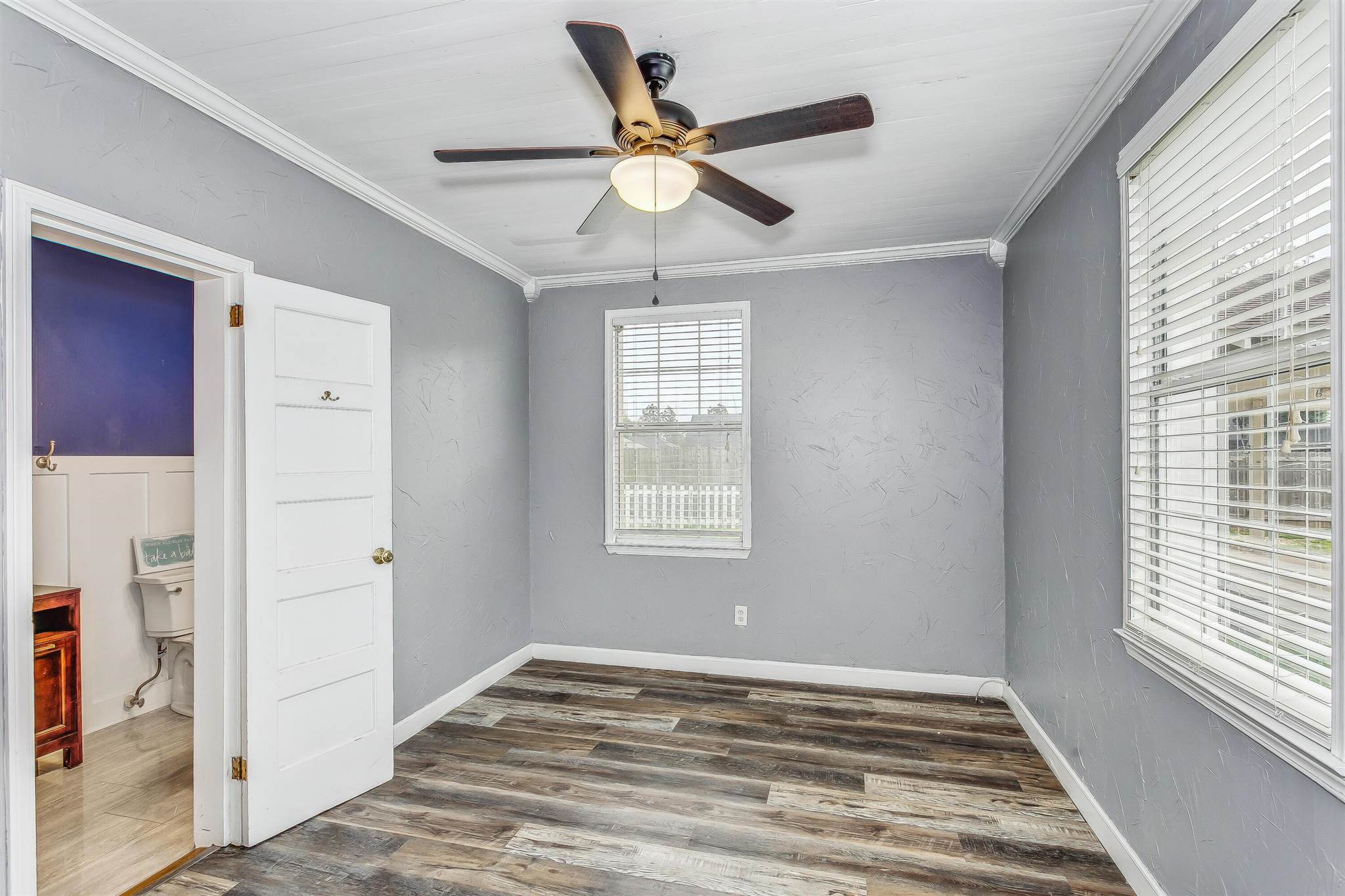 5926 Saufley Pines Road Pensacola, FL 32526 - Photo 14 of 35 a view of an empty room with a window