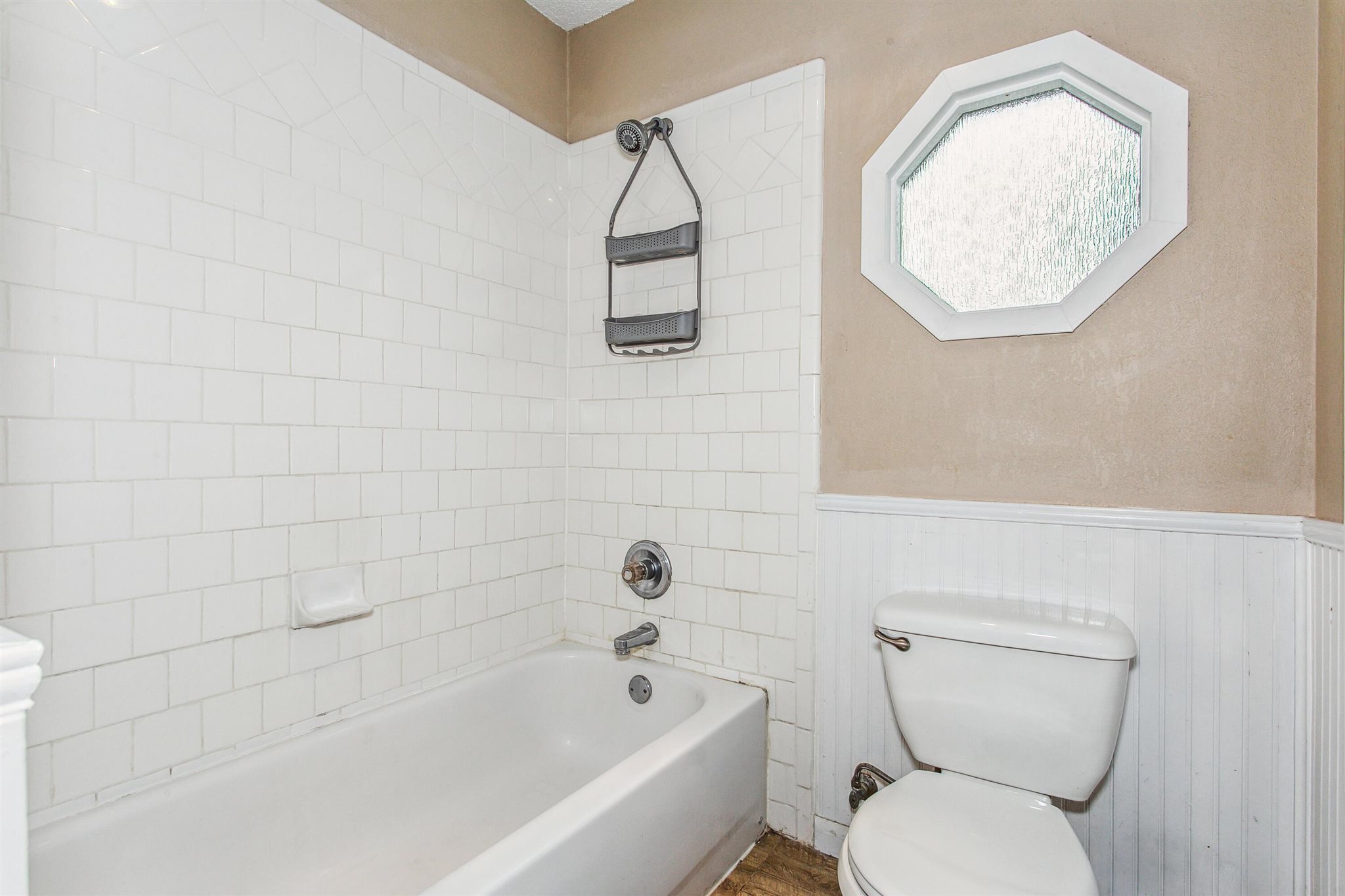 5926 Saufley Pines Road Pensacola, FL 32526 - Photo 22 of 35 a bathroom with a toilet and a bathtub