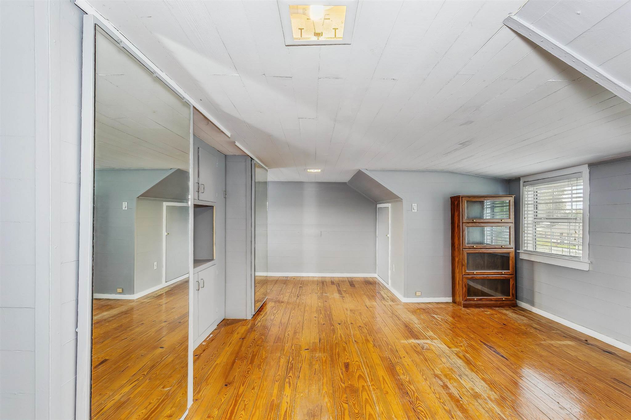 5926 Saufley Pines Road Pensacola, FL 32526 - Photo 25 of 35 a big room with closet and windows