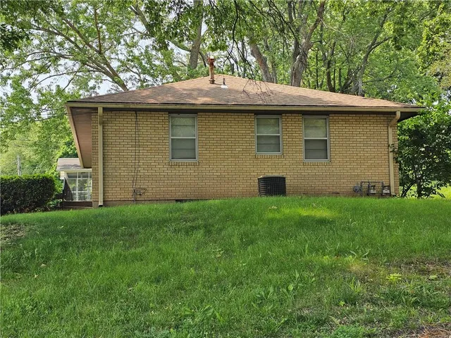 $210,000 | 524 East Walnut Street, Independence, MO 64050