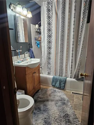 $210,000 | 524 East Walnut Street, Independence, MO 64050