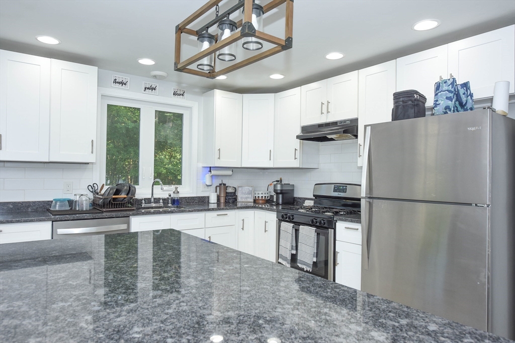 150 Hathaway Road Acushnet, MA 02743 - Photo 6 of 36