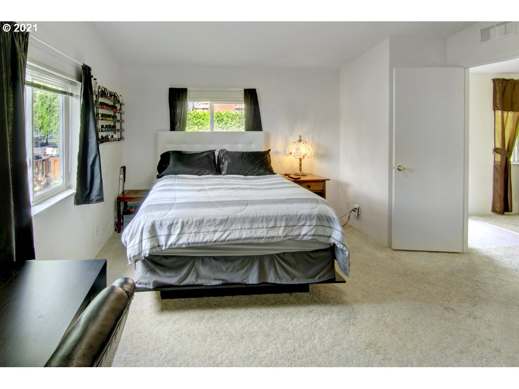 1036 E Street Springfield, OR 97477 - Photo 14 of 29
