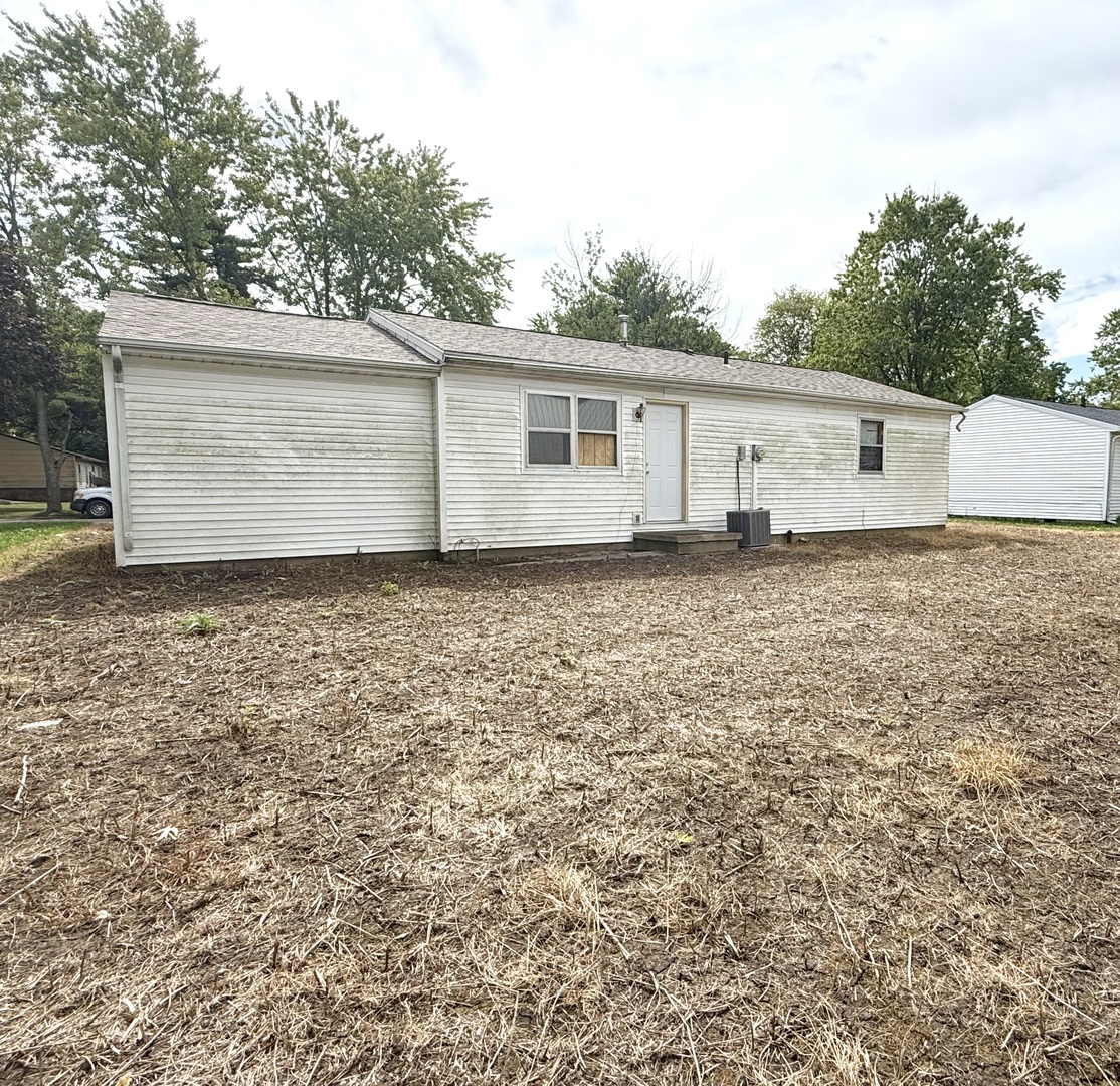 1602 Kings Way Champaign, IL 61821 - Photo 4 of 4 Gallery Image 4