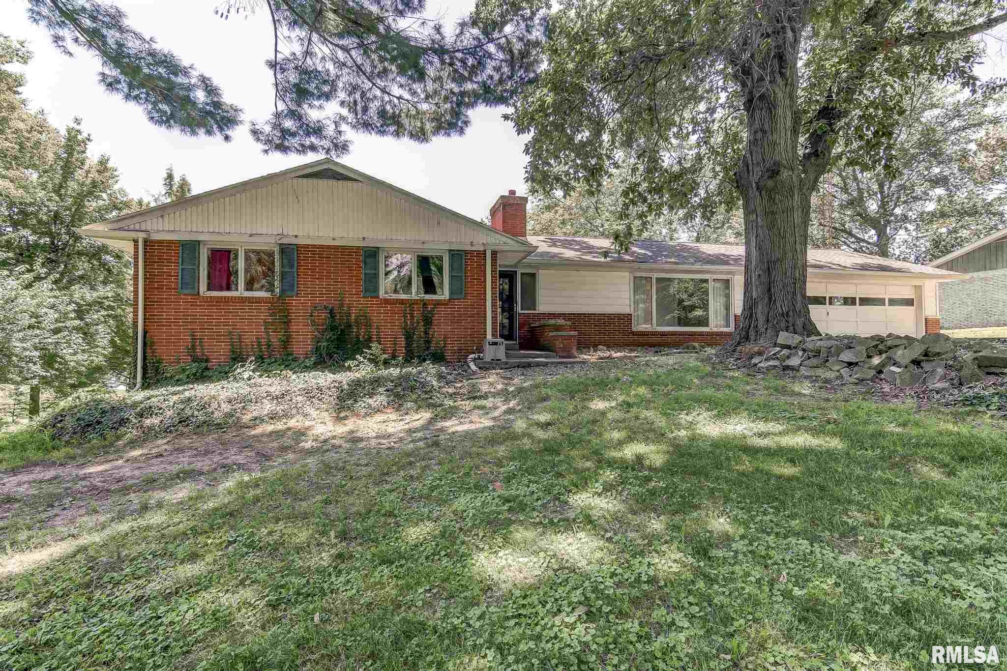 188 Maple Grove Lane Springfield, IL 62712 - Photo 2 of 46