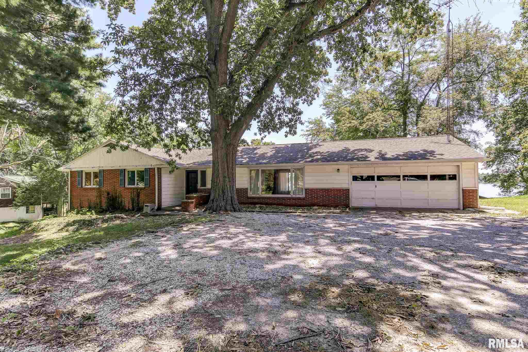 188 Maple Grove Lane Springfield, IL 62712 - Photo 3 of 46