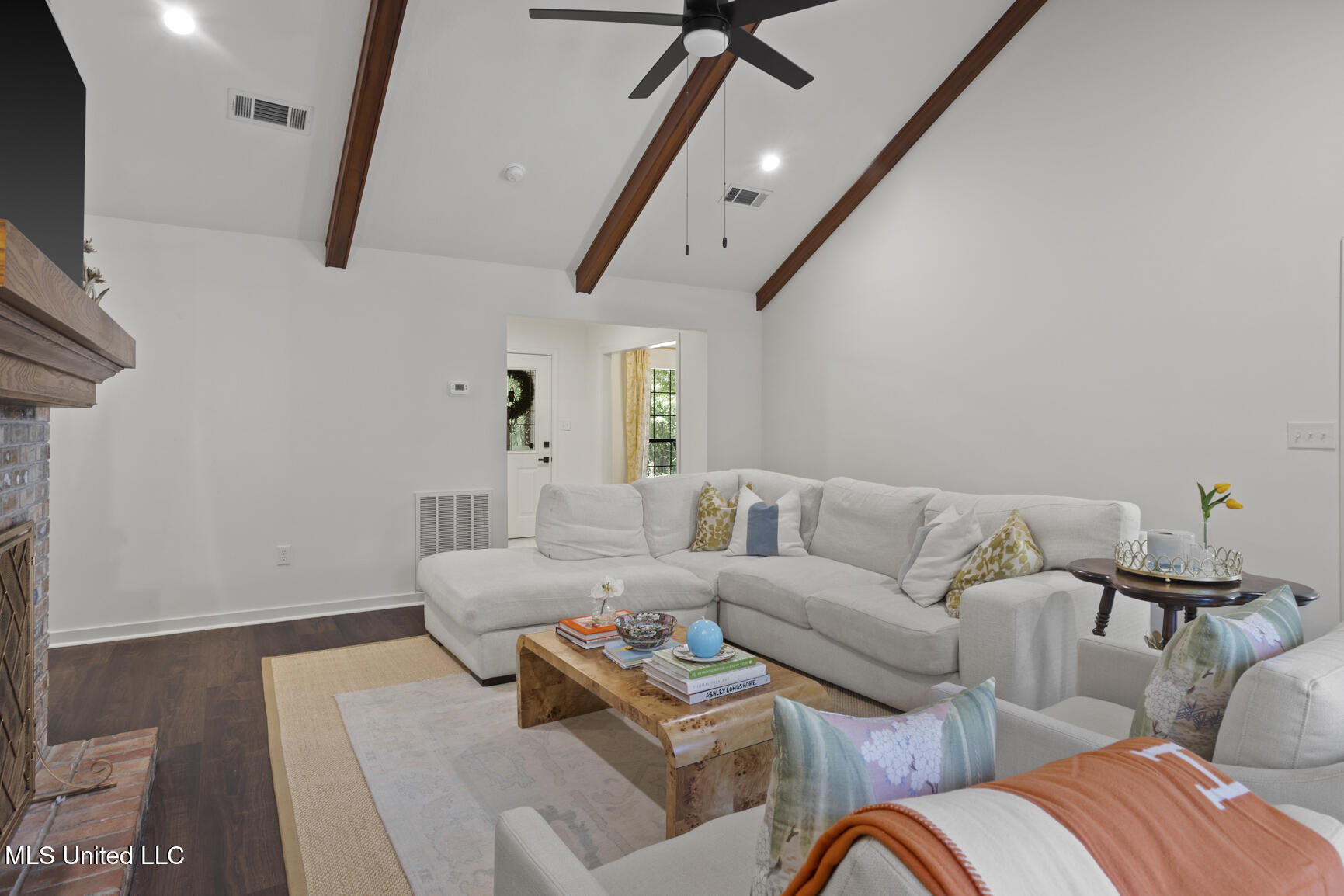 6076 Grants Ferry Road Brandon, MS 39047 - Photo 9 of 33 6076 Grants Ferry int-4