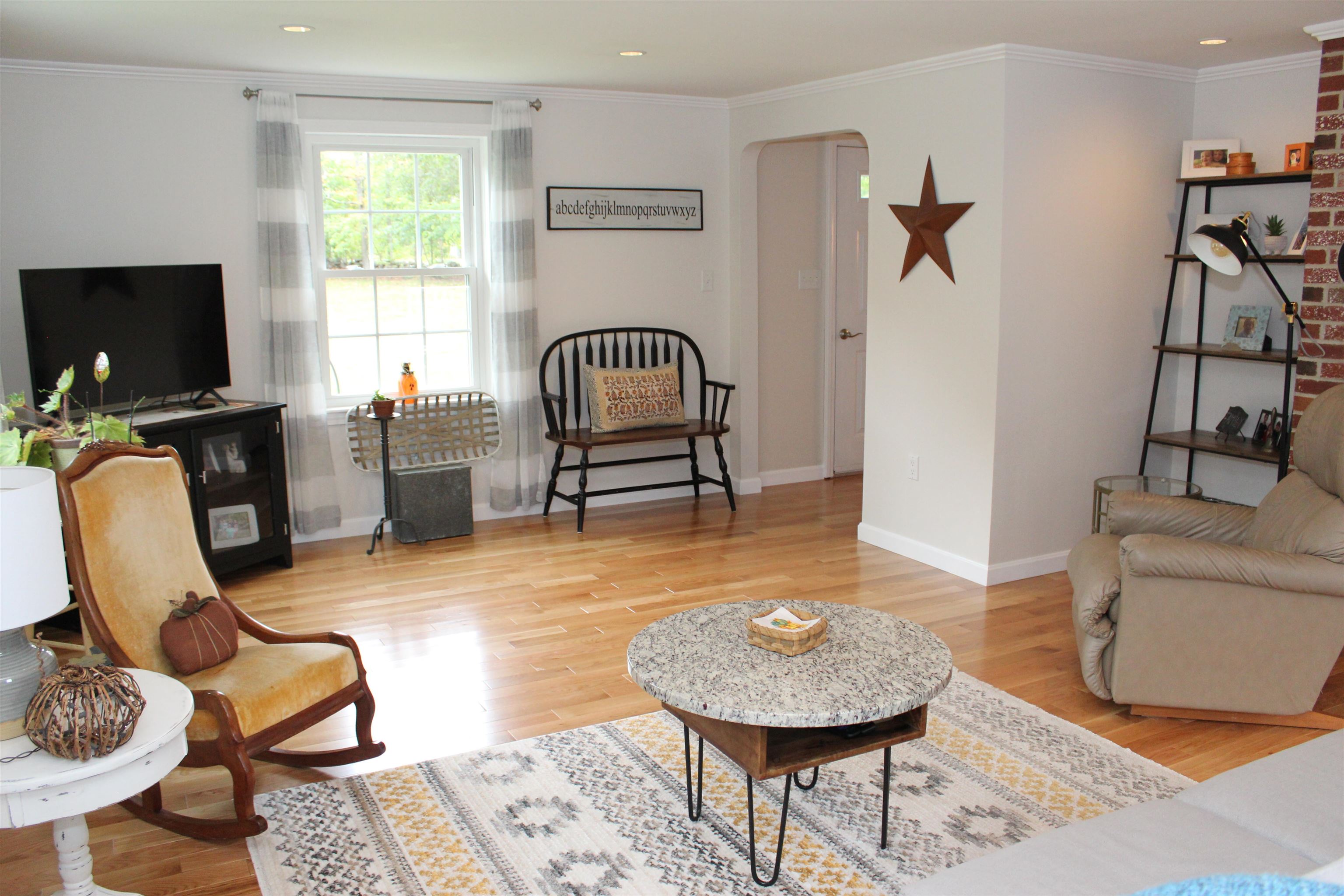 671 Cross Country Road Pembroke, NH 03275 - Photo 4 of 39