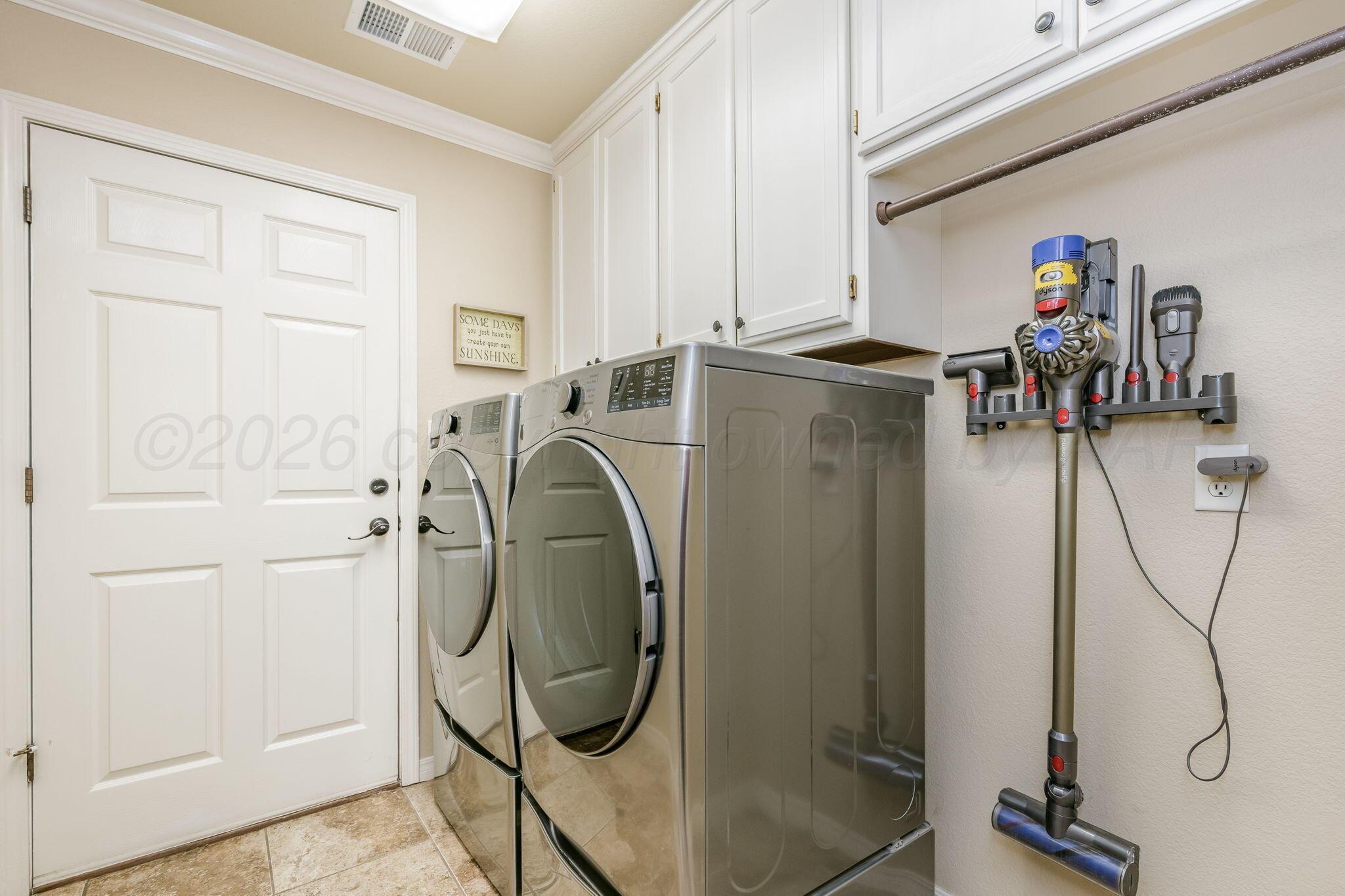 15812 Outback Trail Amarillo, TX 79118 - Photo 23 of 25 a utility room with multiple dryer and washer