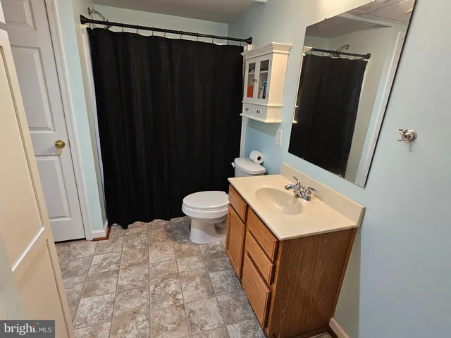 a view of a yard in front of house