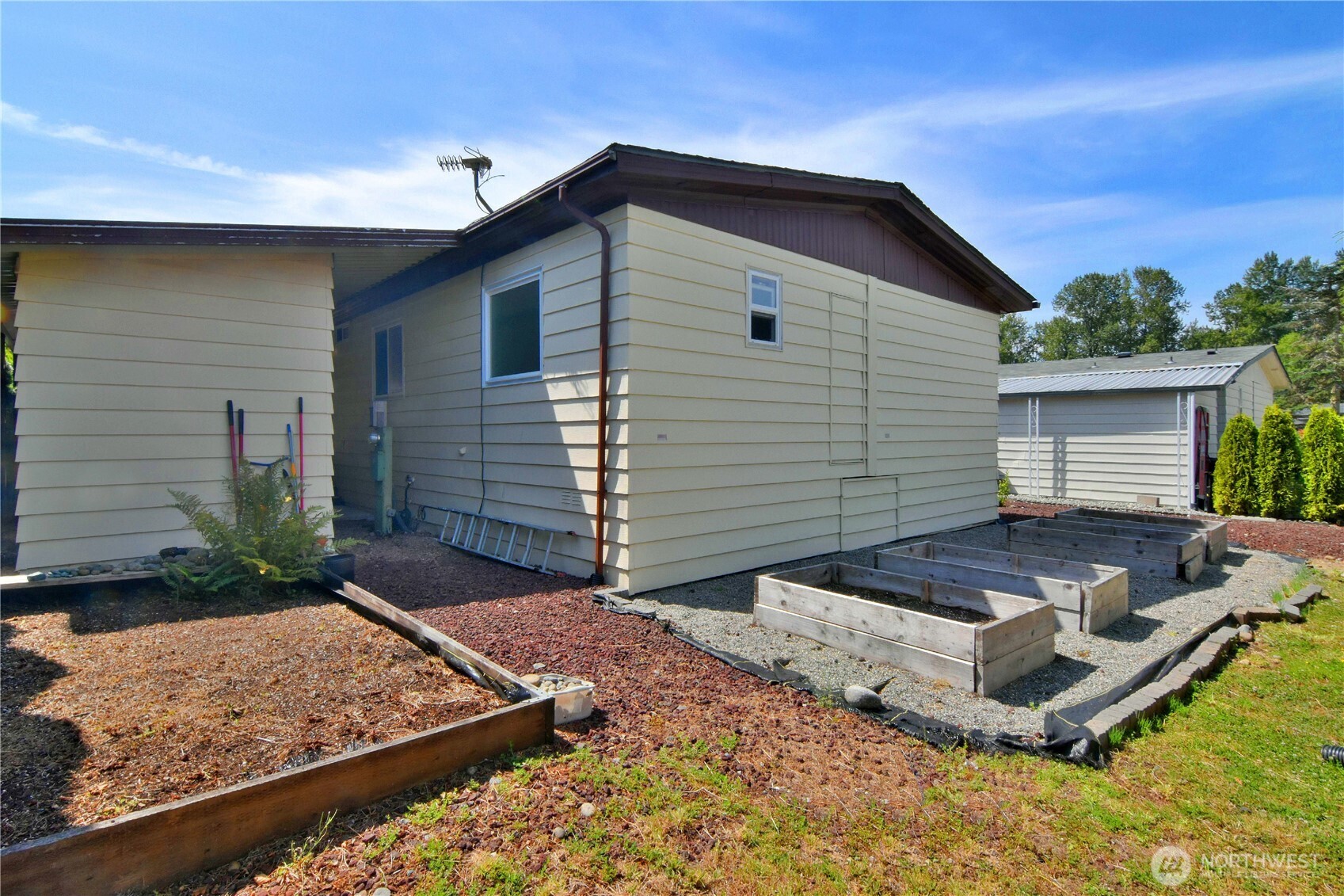 620 112th Street Southeast, Unit 174 Everett, WA 98208 - Photo 21 of 21 a view of backyard of house